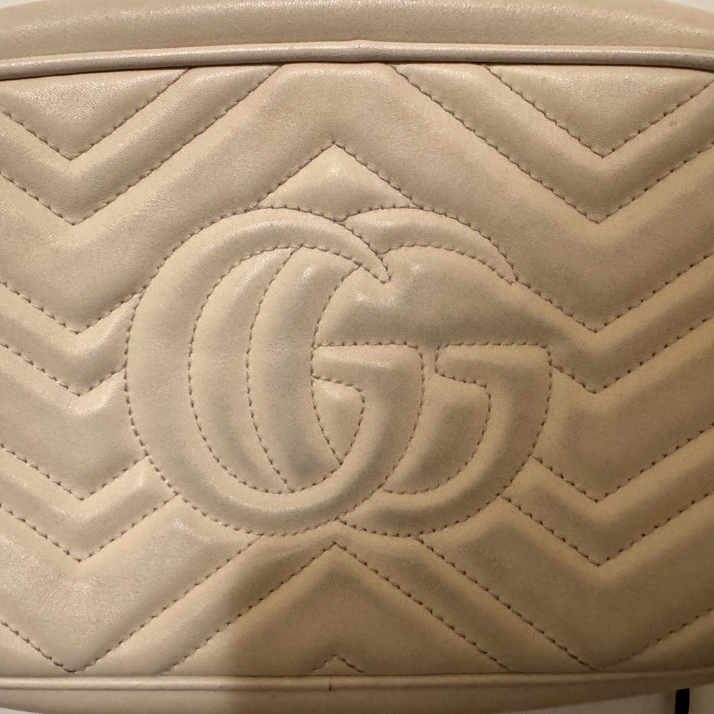 Gucci Marmont Camera Bag - Picture 5 of 9
